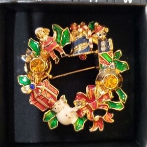 Avon 2010 Collectible Holiday Wreath Pin